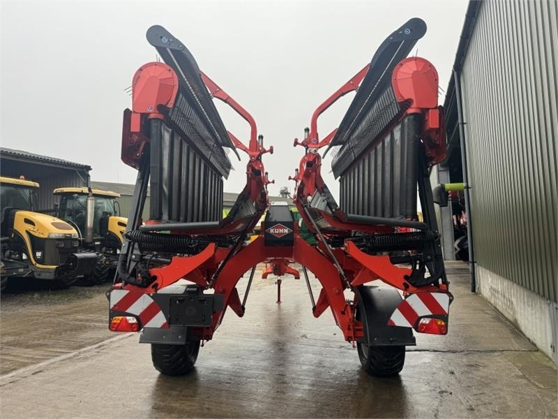 Kuhn Merge Maxx 950 Merger - Prevrtač sijena/ Grabulje: slika Kuhn Merge Maxx 950 Merger - Prevrtač sijena/ Grabulje Kuhn Merge Maxx 950 Merger - Prevrtač sijena/ Grabulje: slika Kuhn Merge Maxx 950 Merger - Prevrtač sijena/ Grabulje