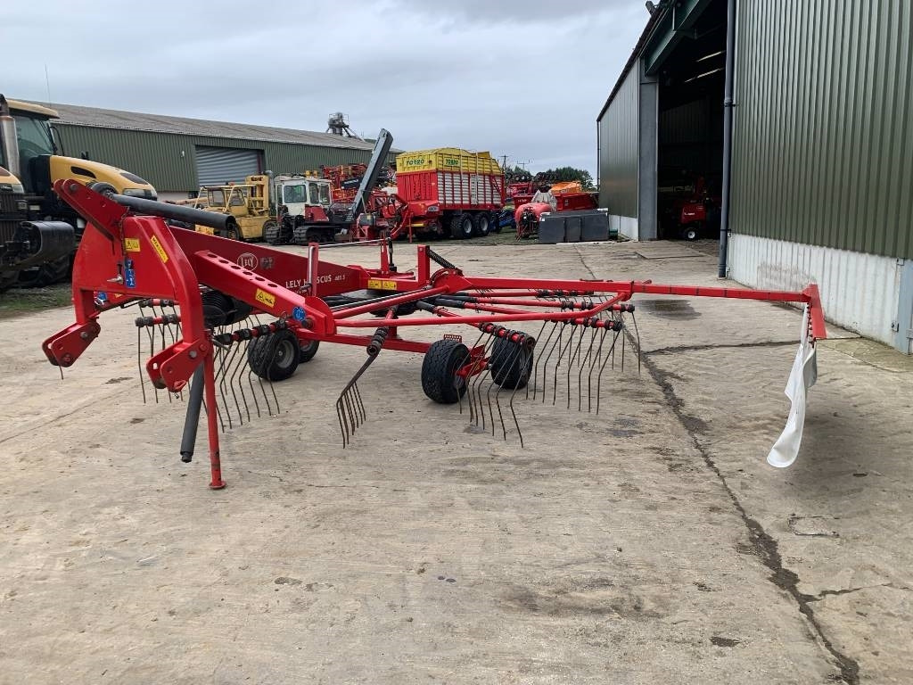 Lely Hibiscus 485 S Single Rotor Rake - Prevrtač sijena/ Grabulje: slika Lely Hibiscus 485 S Single Rotor Rake - Prevrtač sijena/ Grabulje Lely Hibiscus 485 S Single Rotor Rake - Prevrtač sijena/ Grabulje: slika Lely Hibiscus 485 S Single Rotor Rake - Prevrtač sijena/ Grabulje
