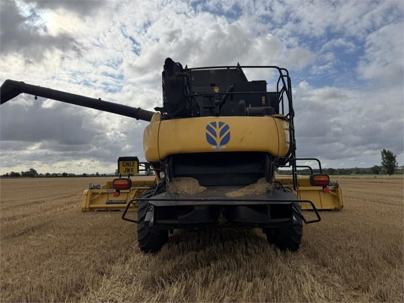 New Holland New Holland CR9090 Rotary Combine **Video Below** - Priključak za kombajn: slika New Holland New Holland CR9090 Rotary Combine **Video Below** - Priključak za kombajn New Holland New Holland CR9090 Rotary Combine **Video Below** - Priključak za kombajn: slika New Holland New Holland CR9090 Rotary Combine **Video Below** - Priključak za kombajn