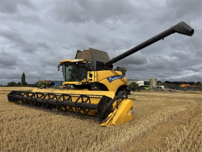 New Holland New Holland CR9090 Rotary Combine **Video Below** - Priključak za kombajn: slika New Holland New Holland CR9090 Rotary Combine **Video Below** - Priključak za kombajn New Holland New Holland CR9090 Rotary Combine **Video Below** - Priključak za kombajn: slika New Holland New Holland CR9090 Rotary Combine **Video Below** - Priključak za kombajn