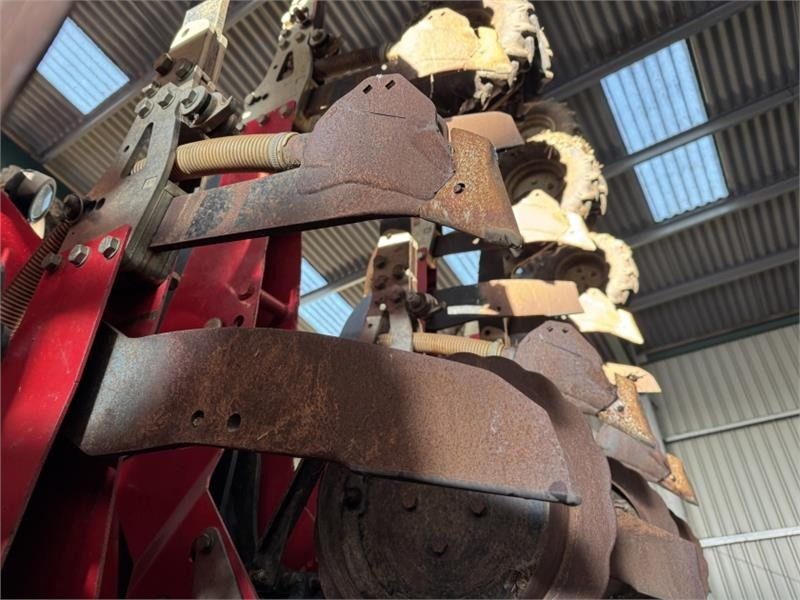 Kombajn i sijačica Sumo 6m DTS Deep Tillage Seeder Trailed Direct Drill: slika Kombajn i sijačica Sumo 6m DTS Deep Tillage Seeder Trailed Direct Drill