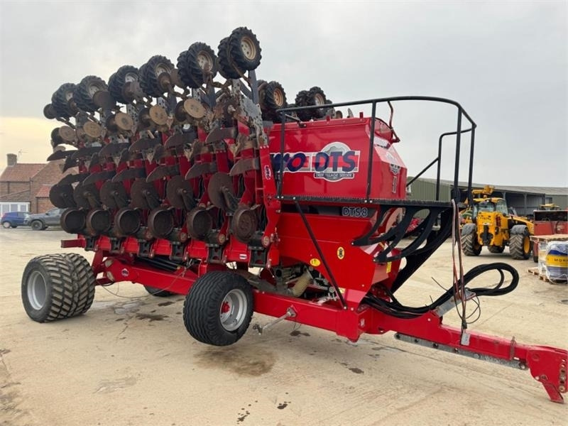 Sumo Sumo 8m DTS Direct Drill - Kombajn i sijačica: slika Sumo Sumo 8m DTS Direct Drill - Kombajn i sijačica Sumo Sumo 8m DTS Direct Drill - Kombajn i sijačica: slika Sumo Sumo 8m DTS Direct Drill - Kombajn i sijačica