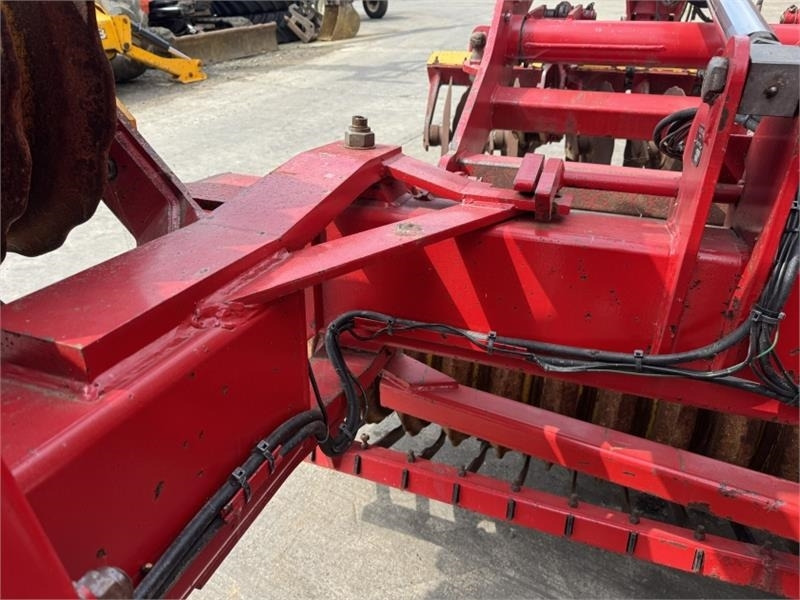 Traktorska freza Vaderstad Carrier 820 Cultivator: slika Traktorska freza Vaderstad Carrier 820 Cultivator Traktorska freza Vaderstad Carrier 820 Cultivator: slika Traktorska freza Vaderstad Carrier 820 Cultivator