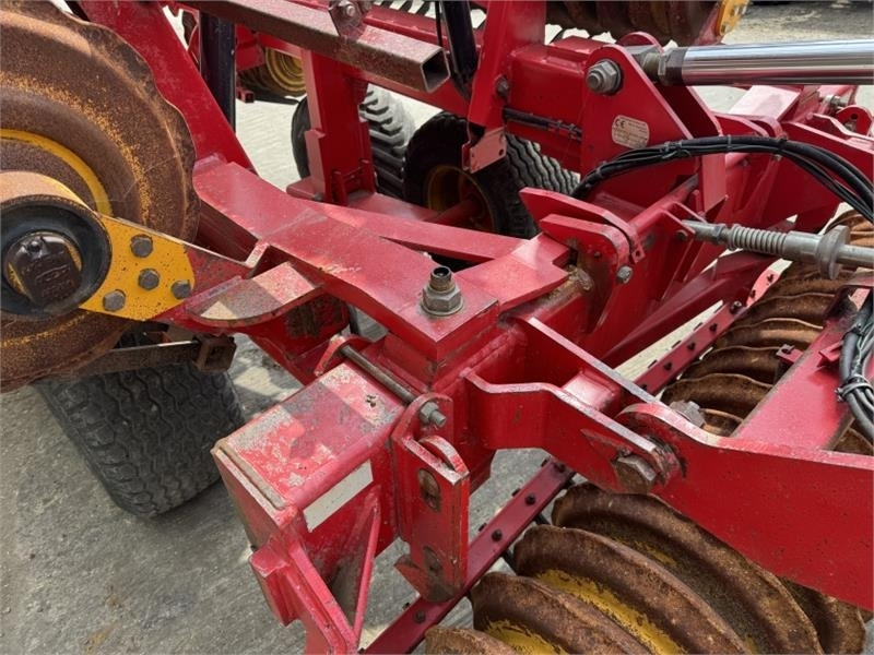 Traktorska freza Vaderstad Carrier 820 Cultivator: slika Traktorska freza Vaderstad Carrier 820 Cultivator Traktorska freza Vaderstad Carrier 820 Cultivator: slika Traktorska freza Vaderstad Carrier 820 Cultivator