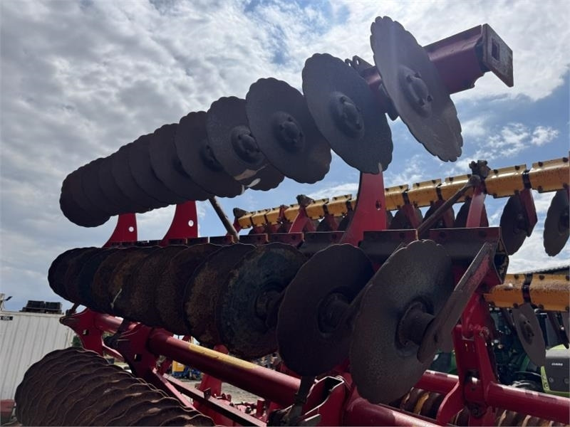 Traktorska freza Vaderstad Carrier 820 Cultivator: slika Traktorska freza Vaderstad Carrier 820 Cultivator Traktorska freza Vaderstad Carrier 820 Cultivator: slika Traktorska freza Vaderstad Carrier 820 Cultivator