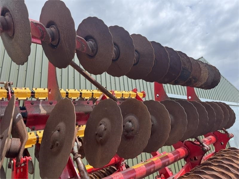 Traktorska freza Vaderstad Carrier 820 Cultivator: slika Traktorska freza Vaderstad Carrier 820 Cultivator Traktorska freza Vaderstad Carrier 820 Cultivator: slika Traktorska freza Vaderstad Carrier 820 Cultivator