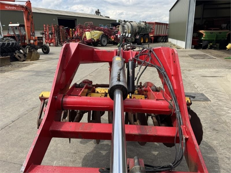 Traktorska freza Vaderstad Carrier 820 Cultivator: slika Traktorska freza Vaderstad Carrier 820 Cultivator Traktorska freza Vaderstad Carrier 820 Cultivator: slika Traktorska freza Vaderstad Carrier 820 Cultivator