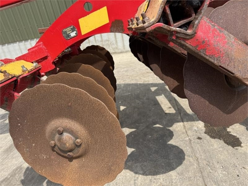 Traktorska freza Vaderstad Carrier 820 Cultivator: slika Traktorska freza Vaderstad Carrier 820 Cultivator Traktorska freza Vaderstad Carrier 820 Cultivator: slika Traktorska freza Vaderstad Carrier 820 Cultivator