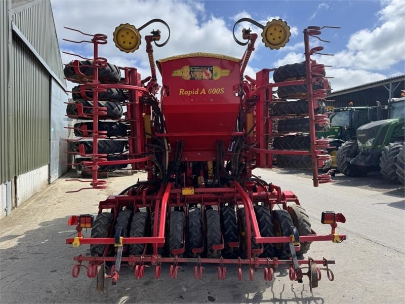 Vaderstad Rapid A600s **3 Row** - Kombajn i sijačica: slika Vaderstad Rapid A600s **3 Row** - Kombajn i sijačica Vaderstad Rapid A600s **3 Row** - Kombajn i sijačica: slika Vaderstad Rapid A600s **3 Row** - Kombajn i sijačica