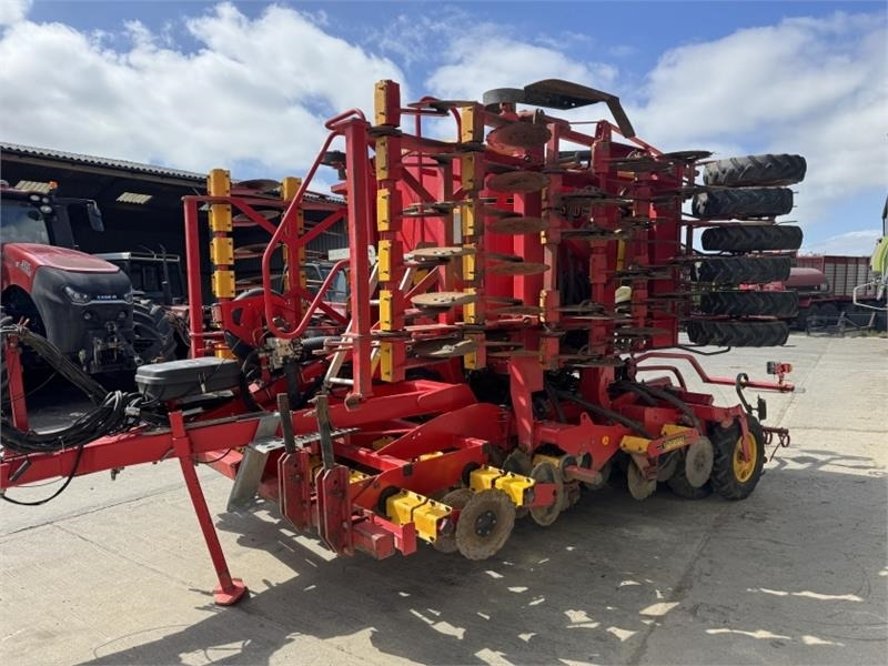 Vaderstad Rapid A600s **3 Row** - Kombajn i sijačica: slika Vaderstad Rapid A600s **3 Row** - Kombajn i sijačica Vaderstad Rapid A600s **3 Row** - Kombajn i sijačica: slika Vaderstad Rapid A600s **3 Row** - Kombajn i sijačica