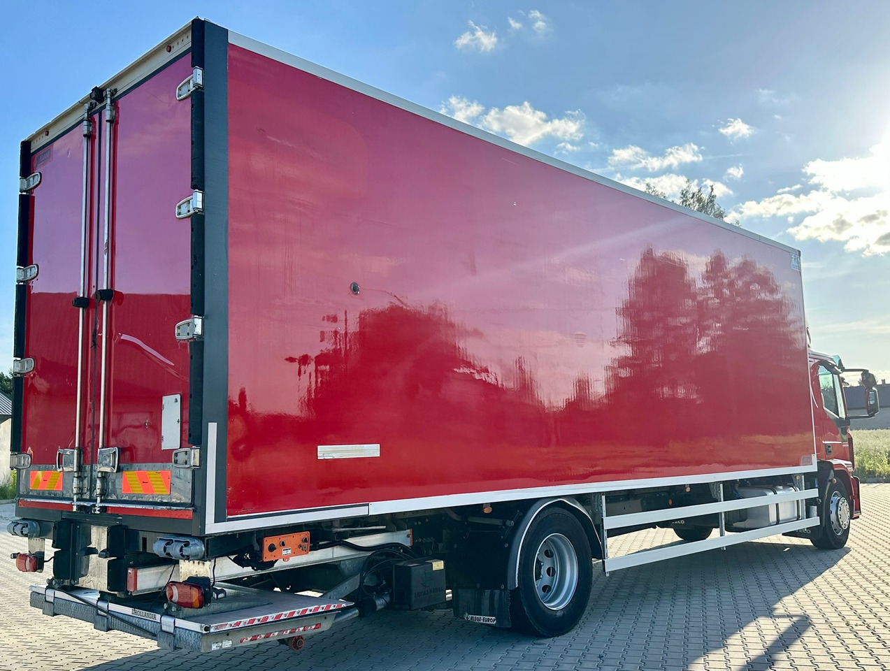 IVECO EUROCARGO 180-320 / CHŁODNIA / WINDA / 21 PALET / 8.5 M DŁUGOŚCI / CARRIER / SYPIALKA / EURO 6 - Kamion hladnjača: slika IVECO EUROCARGO 180-320 / CHŁODNIA / WINDA / 21 PALET / 8.5 M DŁUGOŚCI / CARRIER / SYPIALKA / EURO 6 - Kamion hladnjača IVECO EUROCARGO 180-320 / CHŁODNIA / WINDA / 21 PALET / 8.5 M DŁUGOŚCI / CARRIER / SYPIALKA / EURO 6 - Kamion hladnjača: slika IVECO EUROCARGO 180-320 / CHŁODNIA / WINDA / 21 PALET / 8.5 M DŁUGOŚCI / CARRIER / SYPIALKA / EURO 6 - Kamion hladnjača
