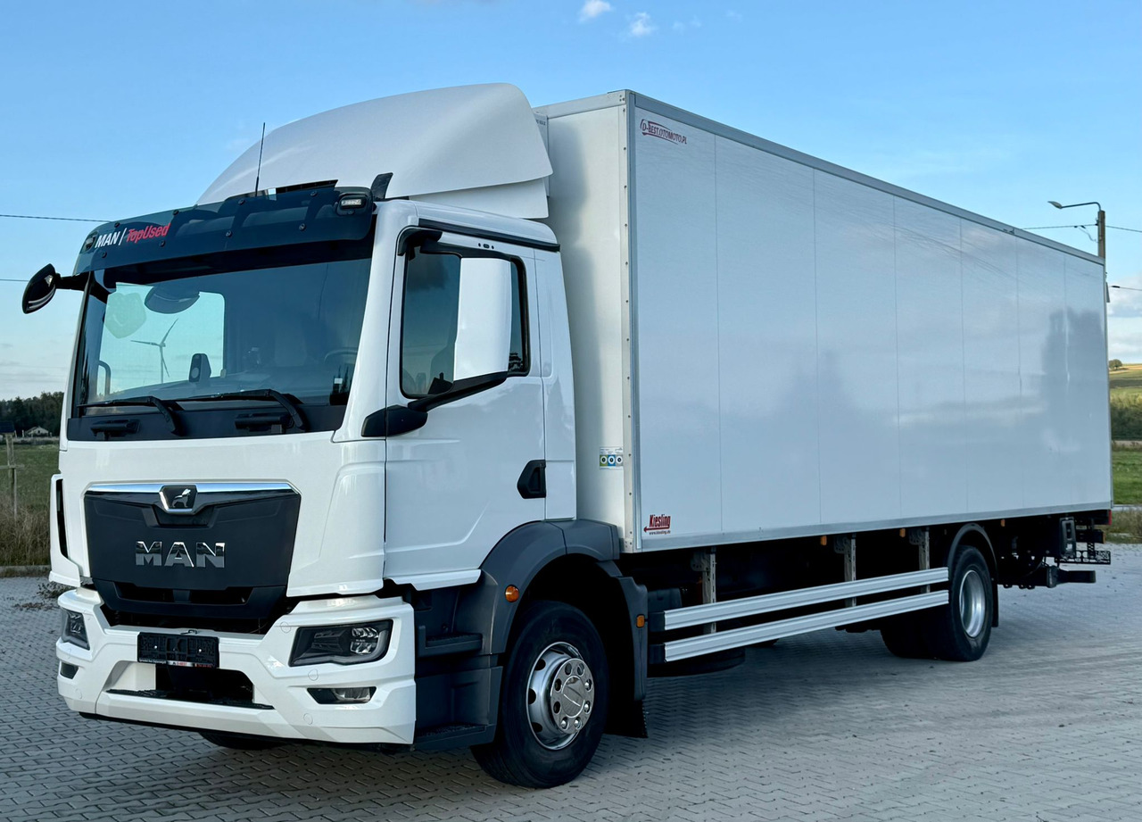 MAN TGM 15.290 / CHŁODNIA / WINDA / 8.3 M DŁUGOŚCI / 20 EUROPALET / THERMO KING / +30/-30 / AUTOMAT / 2021 ROK / SERWISOWANY - Kamion hladnjača: slika MAN TGM 15.290 / CHŁODNIA / WINDA / 8.3 M DŁUGOŚCI / 20 EUROPALET / THERMO KING / +30/-30 / AUTOMAT / 2021 ROK / SERWISOWANY - Kamion hladnjača MAN TGM 15.290 / CHŁODNIA / WINDA / 8.3 M DŁUGOŚCI / 20 EUROPALET / THERMO KING / +30/-30 / AUTOMAT / 2021 ROK / SERWISOWANY - Kamion hladnjača: slika MAN TGM 15.290 / CHŁODNIA / WINDA / 8.3 M DŁUGOŚCI / 20 EUROPALET / THERMO KING / +30/-30 / AUTOMAT / 2021 ROK / SERWISOWANY - Kamion hladnjača