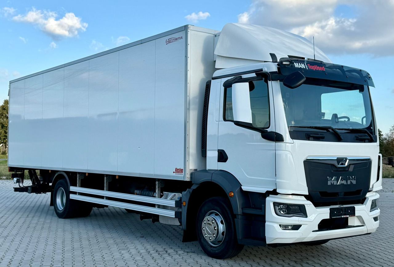 MAN TGM 15.290 / CHŁODNIA / WINDA / 8.3 M DŁUGOŚCI / 20 EUROPALET / THERMO KING / +30/-30 / AUTOMAT / 2021 ROK / SERWISOWANY - Kamion hladnjača: slika MAN TGM 15.290 / CHŁODNIA / WINDA / 8.3 M DŁUGOŚCI / 20 EUROPALET / THERMO KING / +30/-30 / AUTOMAT / 2021 ROK / SERWISOWANY - Kamion hladnjača MAN TGM 15.290 / CHŁODNIA / WINDA / 8.3 M DŁUGOŚCI / 20 EUROPALET / THERMO KING / +30/-30 / AUTOMAT / 2021 ROK / SERWISOWANY - Kamion hladnjača: slika MAN TGM 15.290 / CHŁODNIA / WINDA / 8.3 M DŁUGOŚCI / 20 EUROPALET / THERMO KING / +30/-30 / AUTOMAT / 2021 ROK / SERWISOWANY - Kamion hladnjača