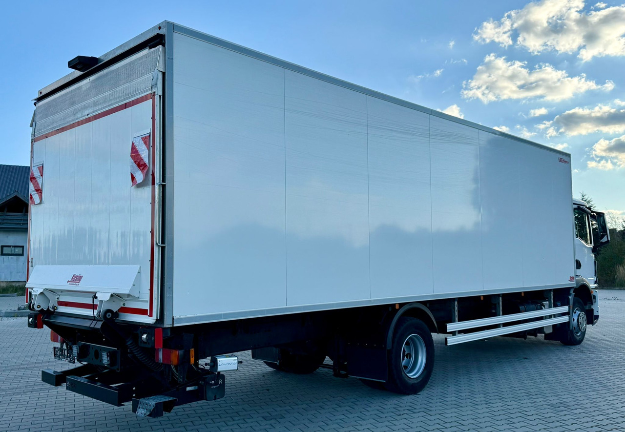 MAN TGM 15.290 / CHŁODNIA / WINDA / 8.3 M DŁUGOŚCI / 20 EUROPALET / THERMO KING / +30/-30 / AUTOMAT / 2021 ROK / SERWISOWANY - Kamion hladnjača: slika MAN TGM 15.290 / CHŁODNIA / WINDA / 8.3 M DŁUGOŚCI / 20 EUROPALET / THERMO KING / +30/-30 / AUTOMAT / 2021 ROK / SERWISOWANY - Kamion hladnjača MAN TGM 15.290 / CHŁODNIA / WINDA / 8.3 M DŁUGOŚCI / 20 EUROPALET / THERMO KING / +30/-30 / AUTOMAT / 2021 ROK / SERWISOWANY - Kamion hladnjača: slika MAN TGM 15.290 / CHŁODNIA / WINDA / 8.3 M DŁUGOŚCI / 20 EUROPALET / THERMO KING / +30/-30 / AUTOMAT / 2021 ROK / SERWISOWANY - Kamion hladnjača