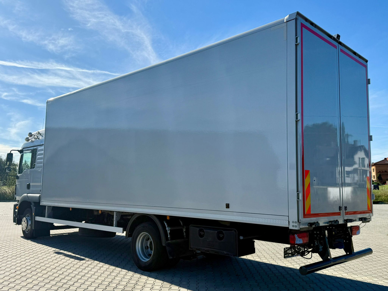 MAN TGM 15.290 / KONTENER / IZOTERMA / AUTOMAT / 7.5 M DŁUGOŚCI / 18 PALET / SYPIALKA / EURO 6 / 2020 ROK / 480 TYS KM / SPROWADZONY - Izotermni kamion: slika MAN TGM 15.290 / KONTENER / IZOTERMA / AUTOMAT / 7.5 M DŁUGOŚCI / 18 PALET / SYPIALKA / EURO 6 / 2020 ROK / 480 TYS KM / SPROWADZONY - Izotermni kamion MAN TGM 15.290 / KONTENER / IZOTERMA / AUTOMAT / 7.5 M DŁUGOŚCI / 18 PALET / SYPIALKA / EURO 6 / 2020 ROK / 480 TYS KM / SPROWADZONY - Izotermni kamion: slika MAN TGM 15.290 / KONTENER / IZOTERMA / AUTOMAT / 7.5 M DŁUGOŚCI / 18 PALET / SYPIALKA / EURO 6 / 2020 ROK / 480 TYS KM / SPROWADZONY - Izotermni kamion
