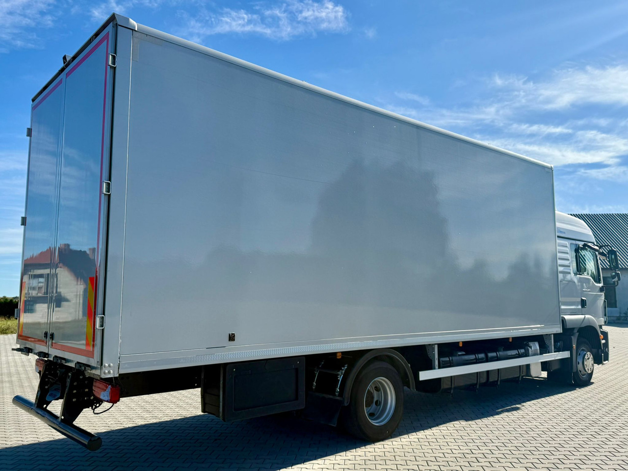 MAN TGM 15.290 / KONTENER / IZOTERMA / AUTOMAT / 7.5 M DŁUGOŚCI / 18 PALET / SYPIALKA / EURO 6 / 2020 ROK / 480 TYS KM / SPROWADZONY - Izotermni kamion: slika MAN TGM 15.290 / KONTENER / IZOTERMA / AUTOMAT / 7.5 M DŁUGOŚCI / 18 PALET / SYPIALKA / EURO 6 / 2020 ROK / 480 TYS KM / SPROWADZONY - Izotermni kamion MAN TGM 15.290 / KONTENER / IZOTERMA / AUTOMAT / 7.5 M DŁUGOŚCI / 18 PALET / SYPIALKA / EURO 6 / 2020 ROK / 480 TYS KM / SPROWADZONY - Izotermni kamion: slika MAN TGM 15.290 / KONTENER / IZOTERMA / AUTOMAT / 7.5 M DŁUGOŚCI / 18 PALET / SYPIALKA / EURO 6 / 2020 ROK / 480 TYS KM / SPROWADZONY - Izotermni kamion