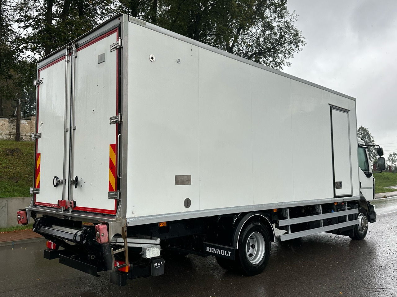 RENAULT D 14 / 240 / CHŁODNIA / WINDA / 16 EUROPALET / 6.7 M DŁUGOŚCI / BI-TEMPERATURA / CARRIER SUPRA 850 - Kamion hladnjača: slika RENAULT D 14 / 240 / CHŁODNIA / WINDA / 16 EUROPALET / 6.7 M DŁUGOŚCI / BI-TEMPERATURA / CARRIER SUPRA 850 - Kamion hladnjača RENAULT D 14 / 240 / CHŁODNIA / WINDA / 16 EUROPALET / 6.7 M DŁUGOŚCI / BI-TEMPERATURA / CARRIER SUPRA 850 - Kamion hladnjača: slika RENAULT D 14 / 240 / CHŁODNIA / WINDA / 16 EUROPALET / 6.7 M DŁUGOŚCI / BI-TEMPERATURA / CARRIER SUPRA 850 - Kamion hladnjača