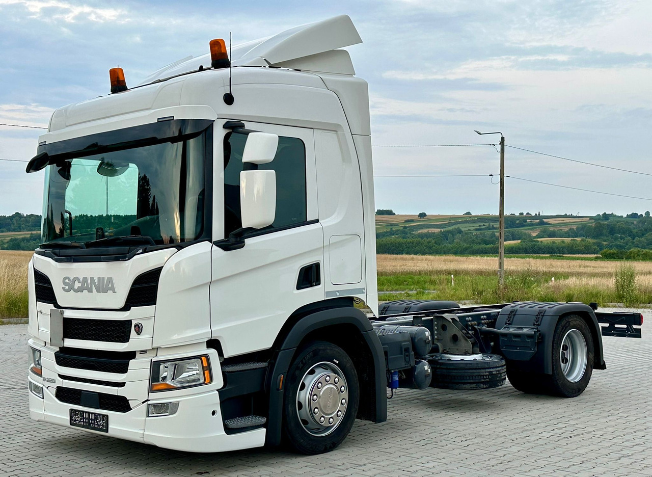 SCANIA P220 / RAMA DO ZABUDOWY / ROZSTAW OSI 3.90 M / SILNIK 6 / WYWROTKA / BECZKA / HAKOWIEC / UTRZYMANIE DRÓG / AUTOMAT / 2019 ROK / NISKI PRZEBIEG - Kamion-šasija: slika SCANIA P220 / RAMA DO ZABUDOWY / ROZSTAW OSI 3.90 M / SILNIK 6 / WYWROTKA / BECZKA / HAKOWIEC / UTRZYMANIE DRÓG / AUTOMAT / 2019 ROK / NISKI PRZEBIEG - Kamion-šasija SCANIA P220 / RAMA DO ZABUDOWY / ROZSTAW OSI 3.90 M / SILNIK 6 / WYWROTKA / BECZKA / HAKOWIEC / UTRZYMANIE DRÓG / AUTOMAT / 2019 ROK / NISKI PRZEBIEG - Kamion-šasija: slika SCANIA P220 / RAMA DO ZABUDOWY / ROZSTAW OSI 3.90 M / SILNIK 6 / WYWROTKA / BECZKA / HAKOWIEC / UTRZYMANIE DRÓG / AUTOMAT / 2019 ROK / NISKI PRZEBIEG - Kamion-šasija