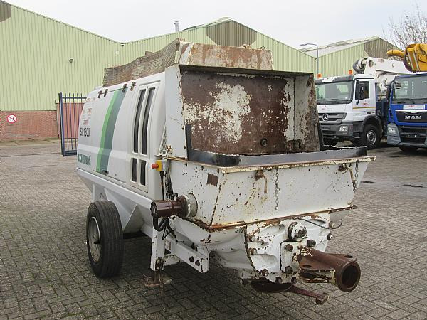 2015 SP 1800 D4 125 KW trailer static pump - Stacionarna pumpa za beton: slika 2015 SP 1800 D4 125 KW trailer static pump - Stacionarna pumpa za beton 2015 SP 1800 D4 125 KW trailer static pump - Stacionarna pumpa za beton: slika 2015 SP 1800 D4 125 KW trailer static pump - Stacionarna pumpa za beton