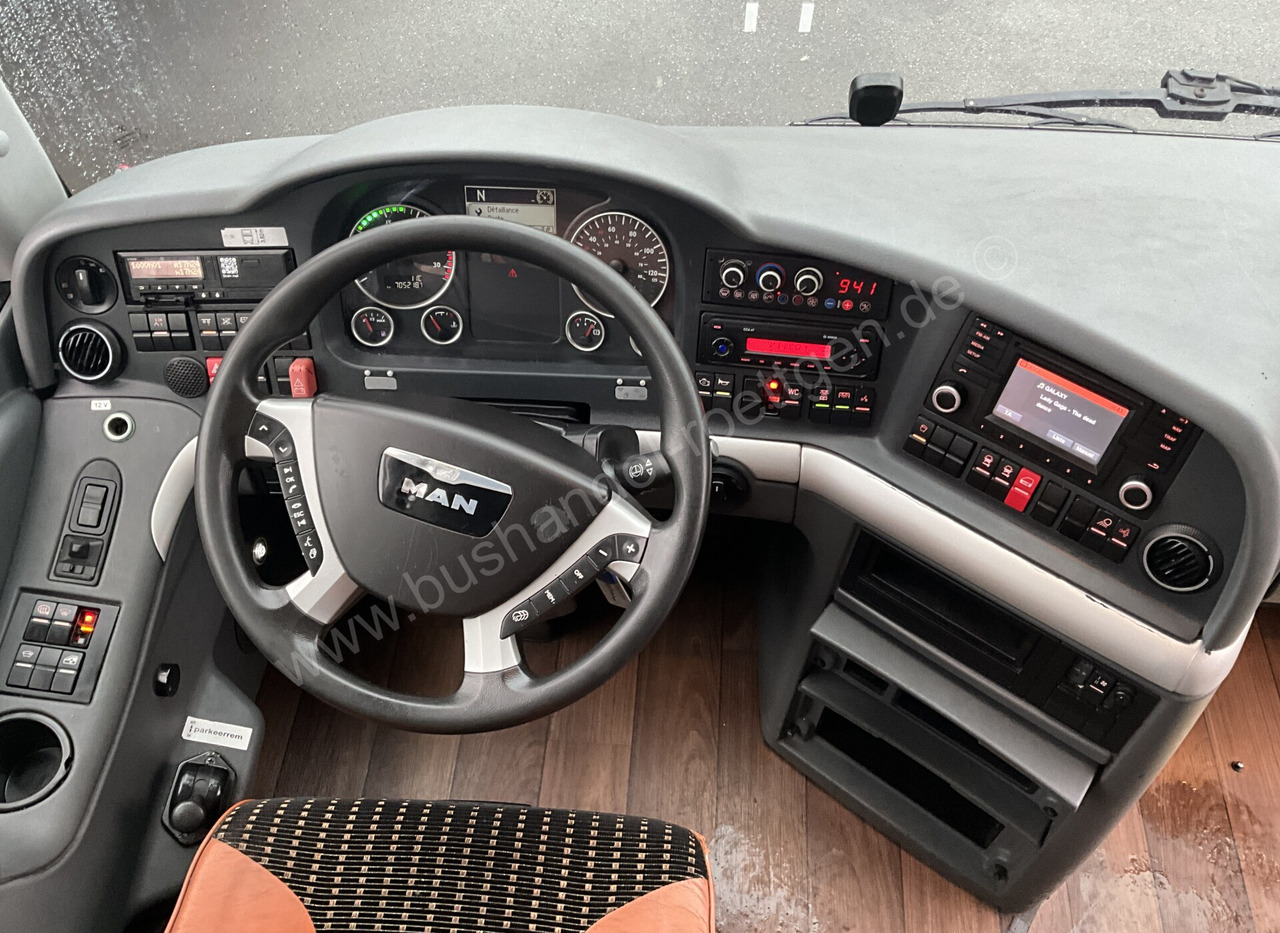 Turistički autobus MAN R09: slika Turistički autobus MAN R09