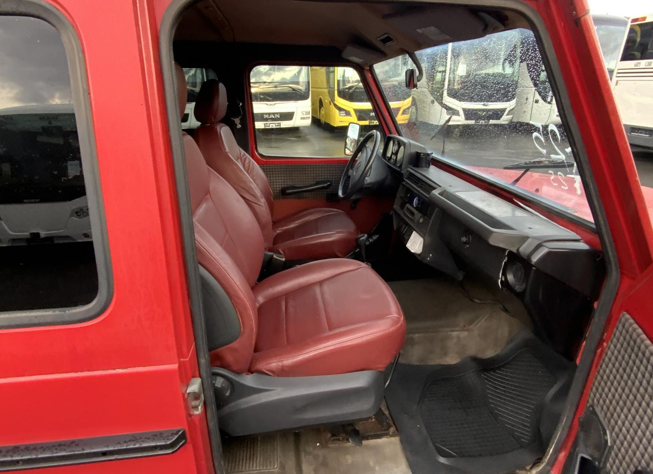 Mercedes-Benz G 300 - SUV: slika Mercedes-Benz G 300 - SUV Mercedes-Benz G 300 - SUV: slika Mercedes-Benz G 300 - SUV