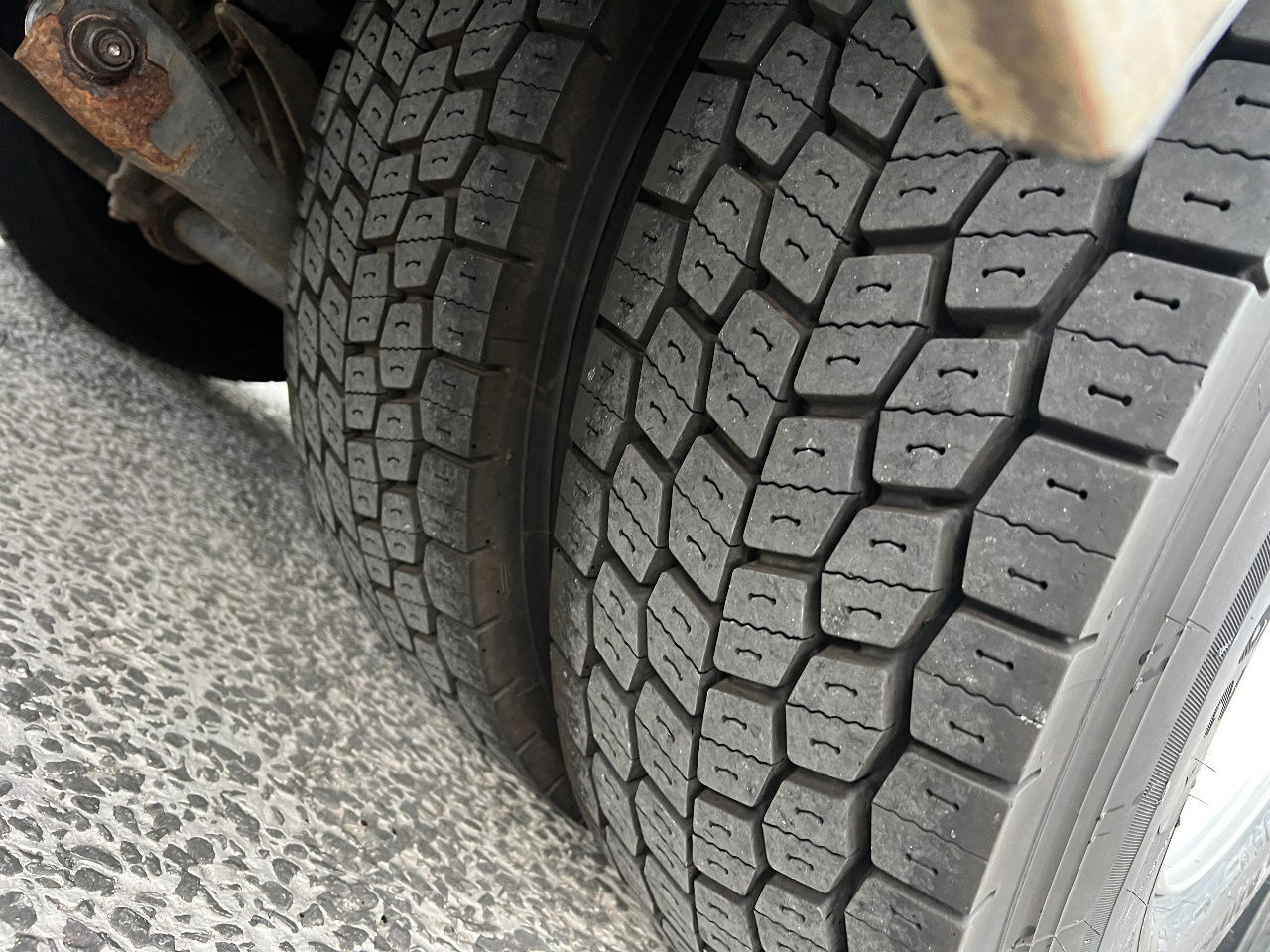 Volvo FM 9.300 Globe 6x2, Euro 5 - Kamion sandučar: slika Volvo FM 9.300 Globe 6x2, Euro 5 - Kamion sandučar Volvo FM 9.300 Globe 6x2, Euro 5 - Kamion sandučar: slika Volvo FM 9.300 Globe 6x2, Euro 5 - Kamion sandučar