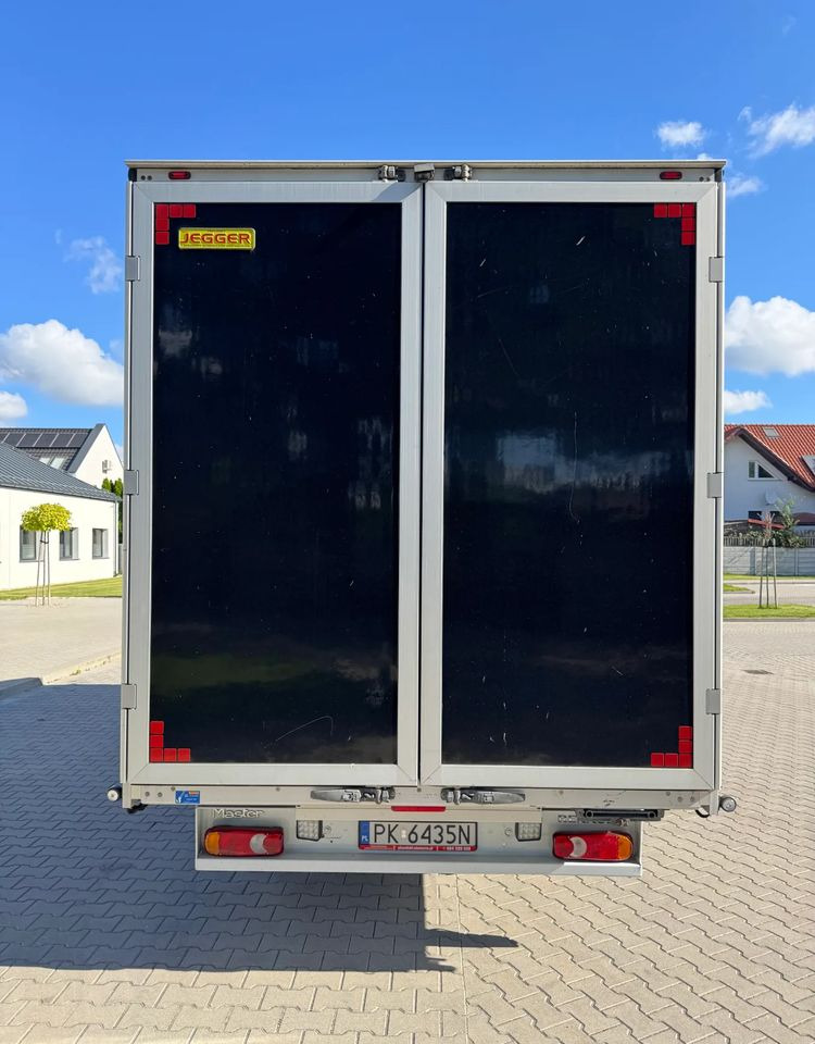 Dostavno vozilo s ceradom Renault Master: slika Dostavno vozilo s ceradom Renault Master