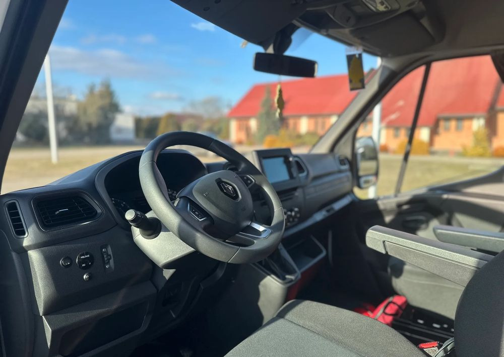 Dostavno vozilo s ceradom Renault Master: slika Dostavno vozilo s ceradom Renault Master