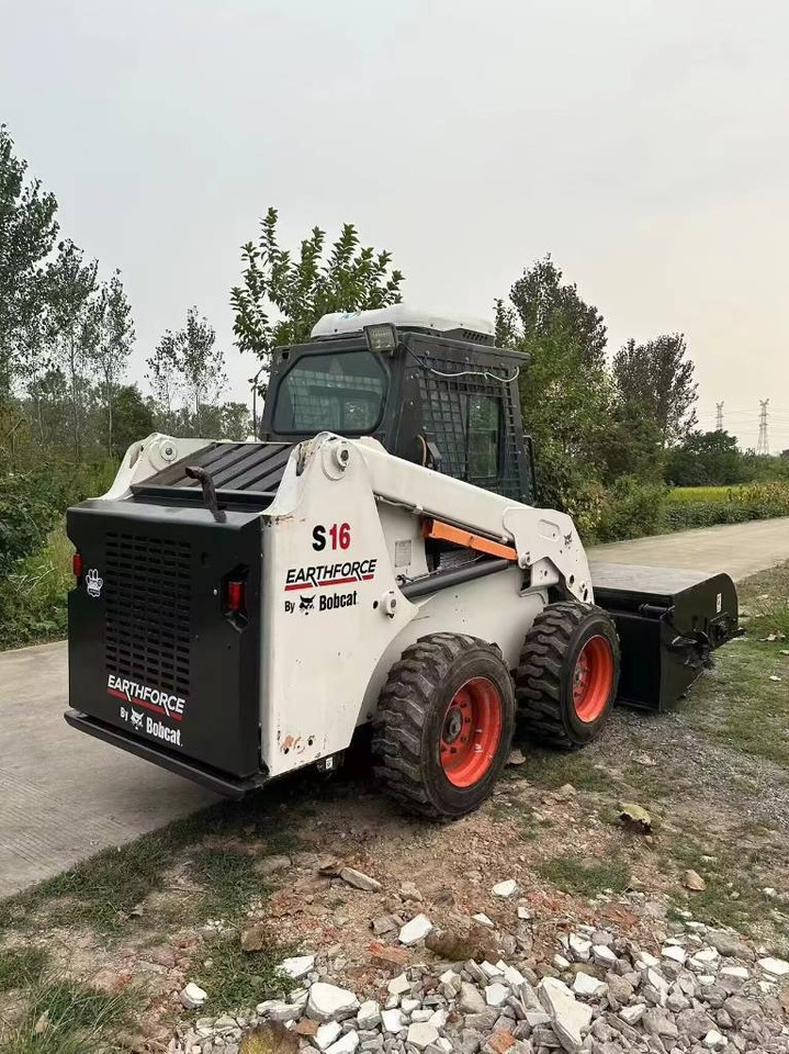Bobcat S 16 - Mini utovarivač: slika Bobcat S 16 - Mini utovarivač Bobcat S 16 - Mini utovarivač: slika Bobcat S 16 - Mini utovarivač