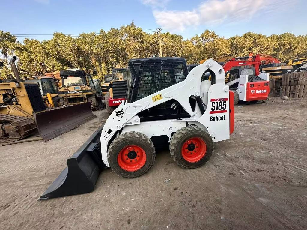 Bobcat S 185 - Mini utovarivač: slika Bobcat S 185 - Mini utovarivač Bobcat S 185 - Mini utovarivač: slika Bobcat S 185 - Mini utovarivač