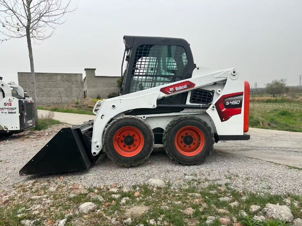 Bobcat S 450 - Mini utovarivač: slika Bobcat S 450 - Mini utovarivač Bobcat S 450 - Mini utovarivač: slika Bobcat S 450 - Mini utovarivač