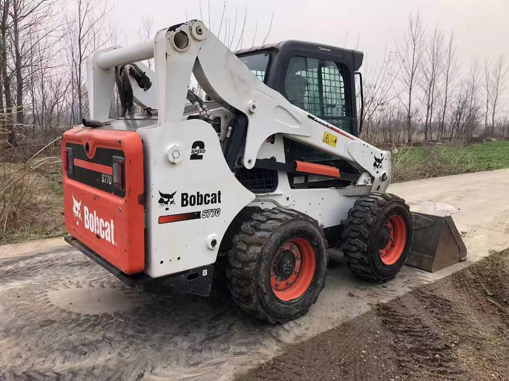 Bobcat S 770 - Mini utovarivač: slika Bobcat S 770 - Mini utovarivač Bobcat S 770 - Mini utovarivač: slika Bobcat S 770 - Mini utovarivač