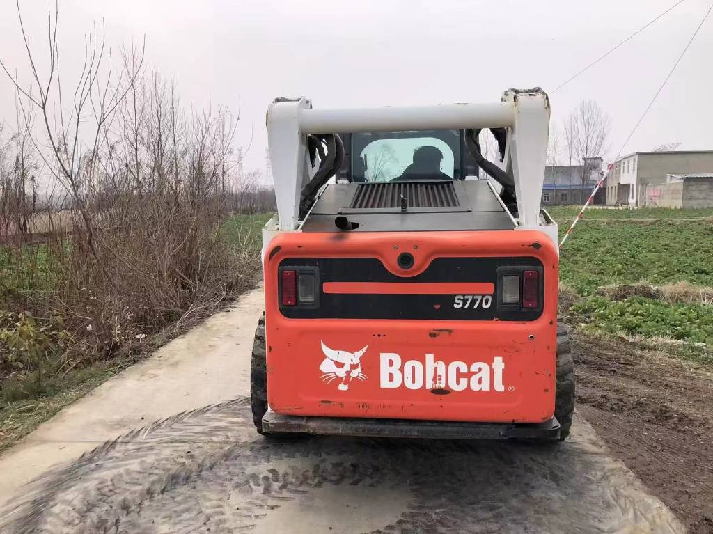 Bobcat S 770 - Mini utovarivač: slika Bobcat S 770 - Mini utovarivač Bobcat S 770 - Mini utovarivač: slika Bobcat S 770 - Mini utovarivač