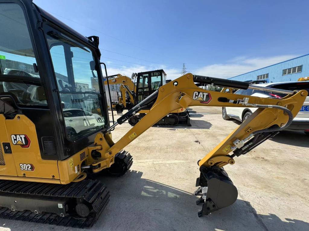 Mini bager CAT 302: slika Mini bager CAT 302