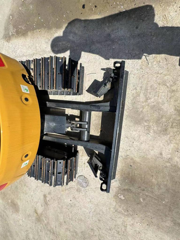 Mini bager CAT 302: slika Mini bager CAT 302