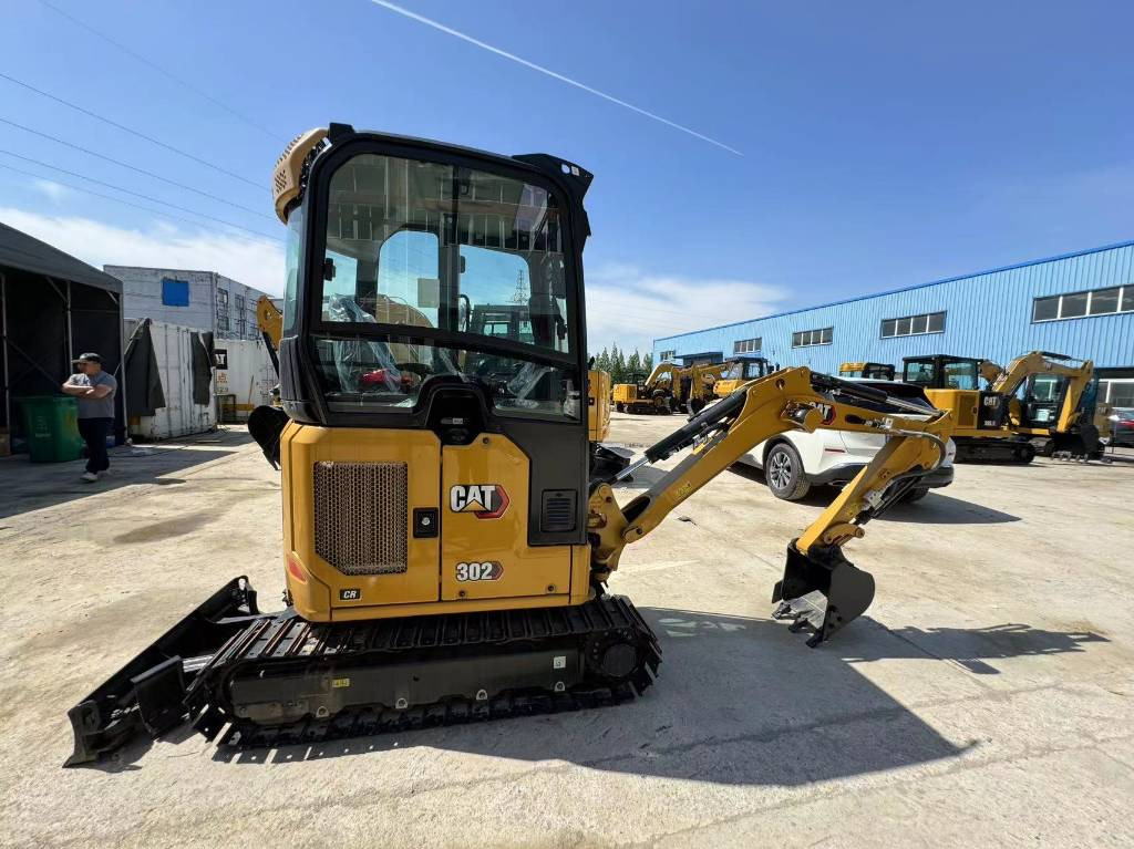 Mini bager CAT 302: slika Mini bager CAT 302