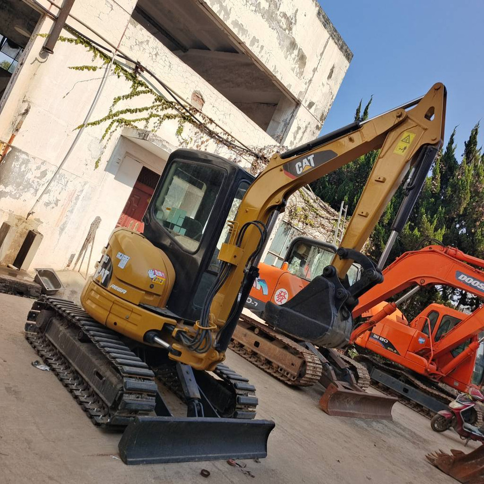 CAT 303 CR - Mini bager: slika CAT 303 CR - Mini bager CAT 303 CR - Mini bager: slika CAT 303 CR - Mini bager