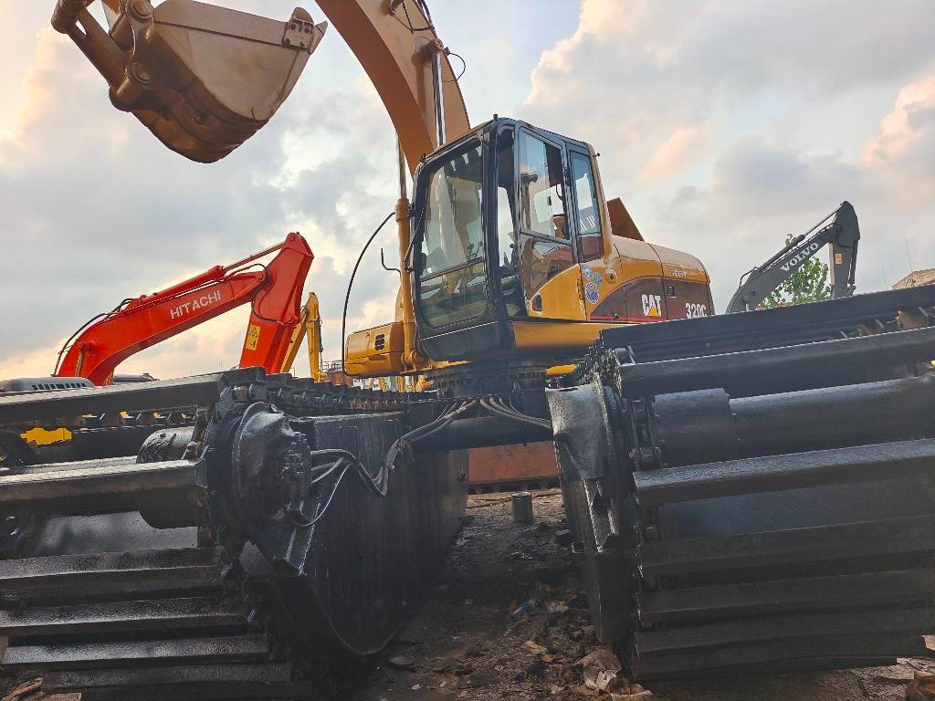CAT 320 C - Bager amfibija: slika CAT 320 C - Bager amfibija CAT 320 C - Bager amfibija: slika CAT 320 C - Bager amfibija
