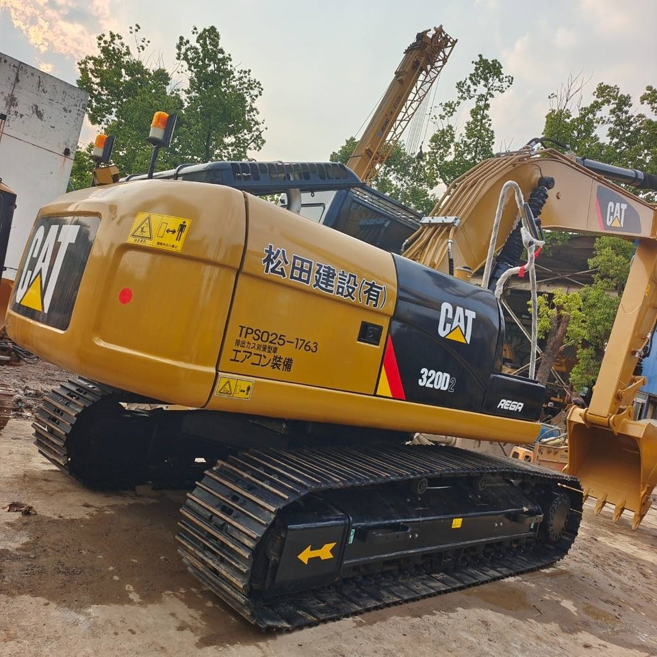 CAT 320 D2 - Bager gusjeničar: slika CAT 320 D2 - Bager gusjeničar CAT 320 D2 - Bager gusjeničar: slika CAT 320 D2 - Bager gusjeničar