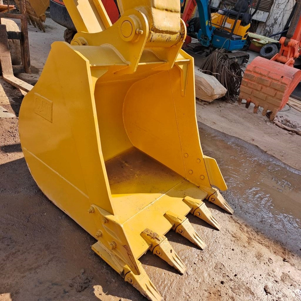 Bager gusjeničar CAT 320 D2: slika Bager gusjeničar CAT 320 D2