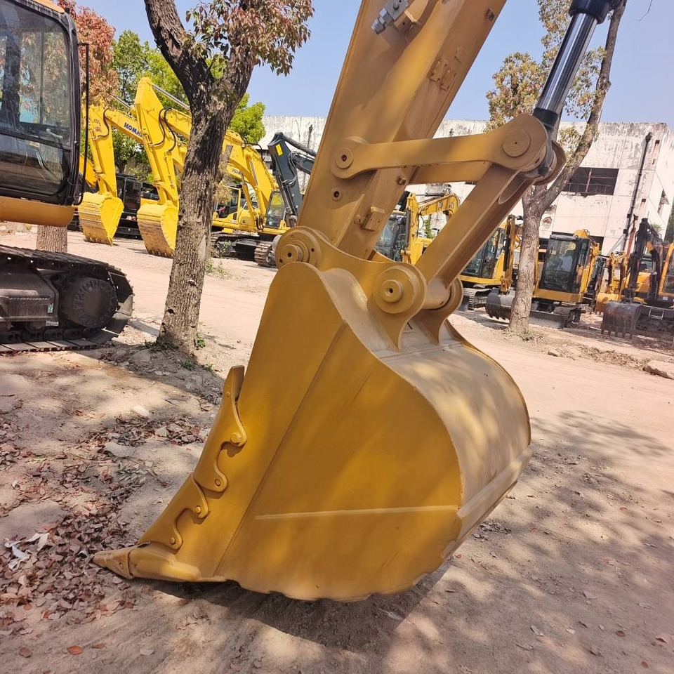 CAT 320D2 - Bager gusjeničar: slika CAT 320D2 - Bager gusjeničar CAT 320D2 - Bager gusjeničar: slika CAT 320D2 - Bager gusjeničar