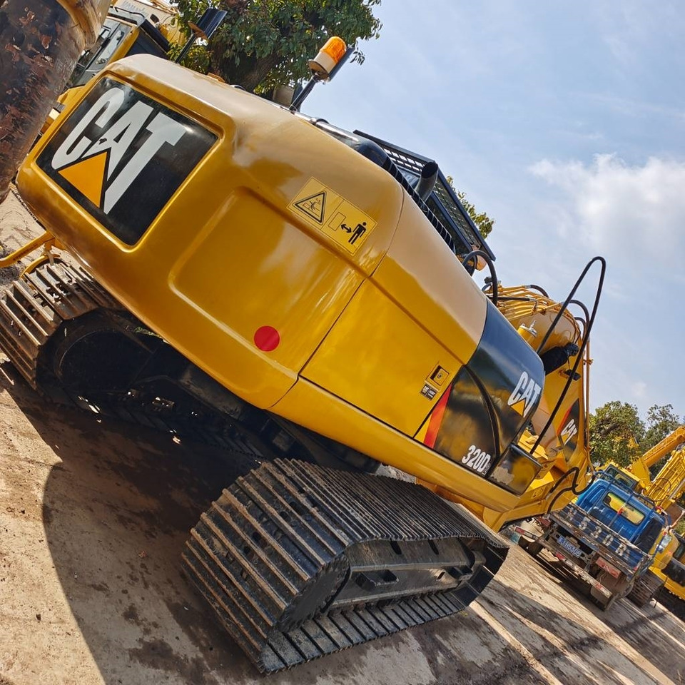 CAT 320D2 - Bager gusjeničar: slika CAT 320D2 - Bager gusjeničar CAT 320D2 - Bager gusjeničar: slika CAT 320D2 - Bager gusjeničar