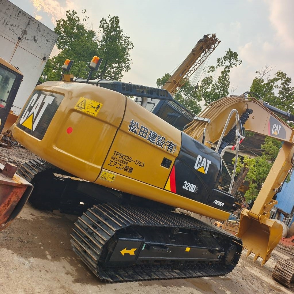 CAT 320D2 - Bager gusjeničar: slika CAT 320D2 - Bager gusjeničar CAT 320D2 - Bager gusjeničar: slika CAT 320D2 - Bager gusjeničar