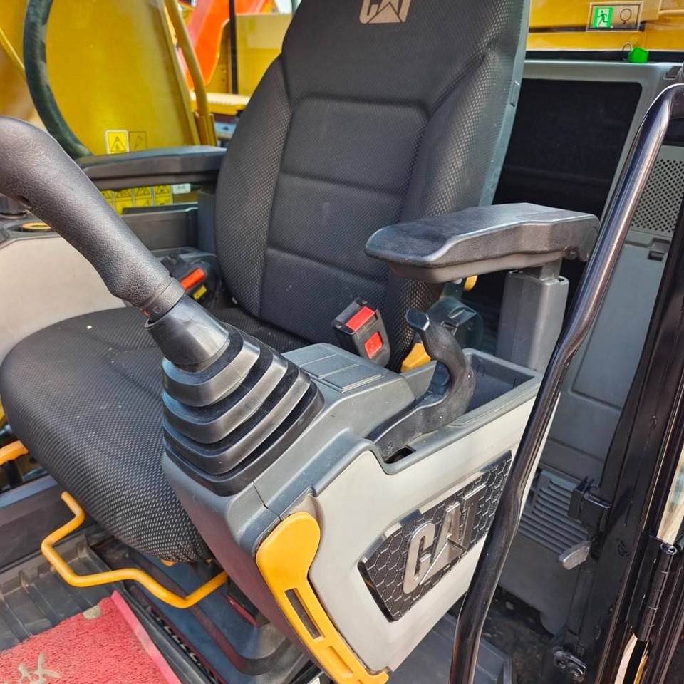 Bager gusjeničar CAT 320GC: slika Bager gusjeničar CAT 320GC