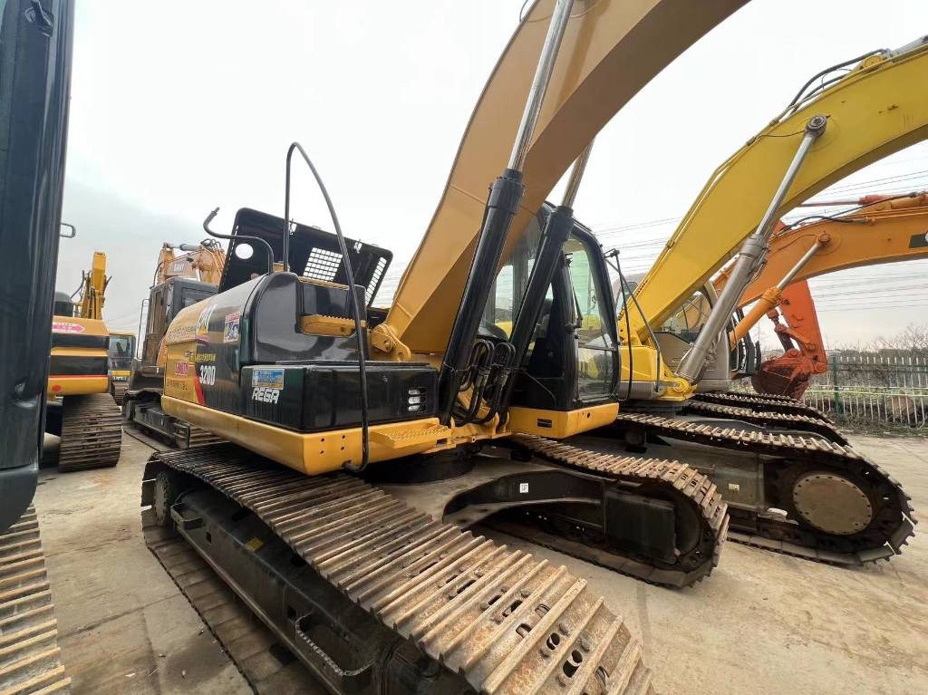 CAT 325 B L - Bager gusjeničar: slika CAT 325 B L - Bager gusjeničar CAT 325 B L - Bager gusjeničar: slika CAT 325 B L - Bager gusjeničar