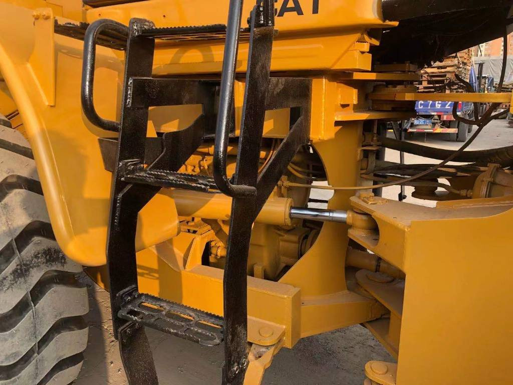 CAT 966 G - Utovarivač na kotačima: slika CAT 966 G - Utovarivač na kotačima CAT 966 G - Utovarivač na kotačima: slika CAT 966 G - Utovarivač na kotačima