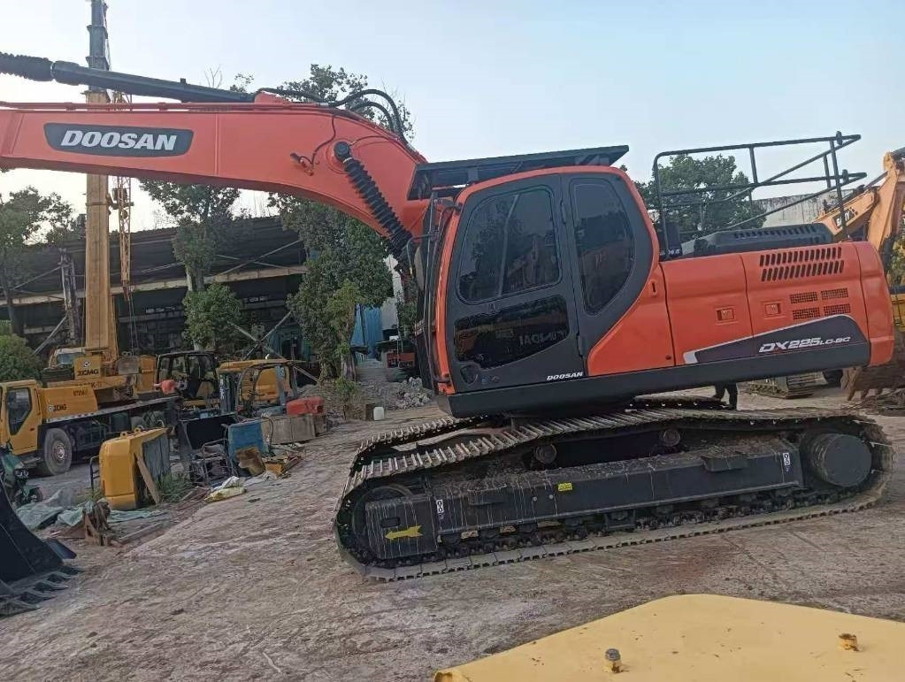 Doosan DX 225 - Utovarivač na kotačima: slika Doosan DX 225 - Utovarivač na kotačima Doosan DX 225 - Utovarivač na kotačima: slika Doosan DX 225 - Utovarivač na kotačima