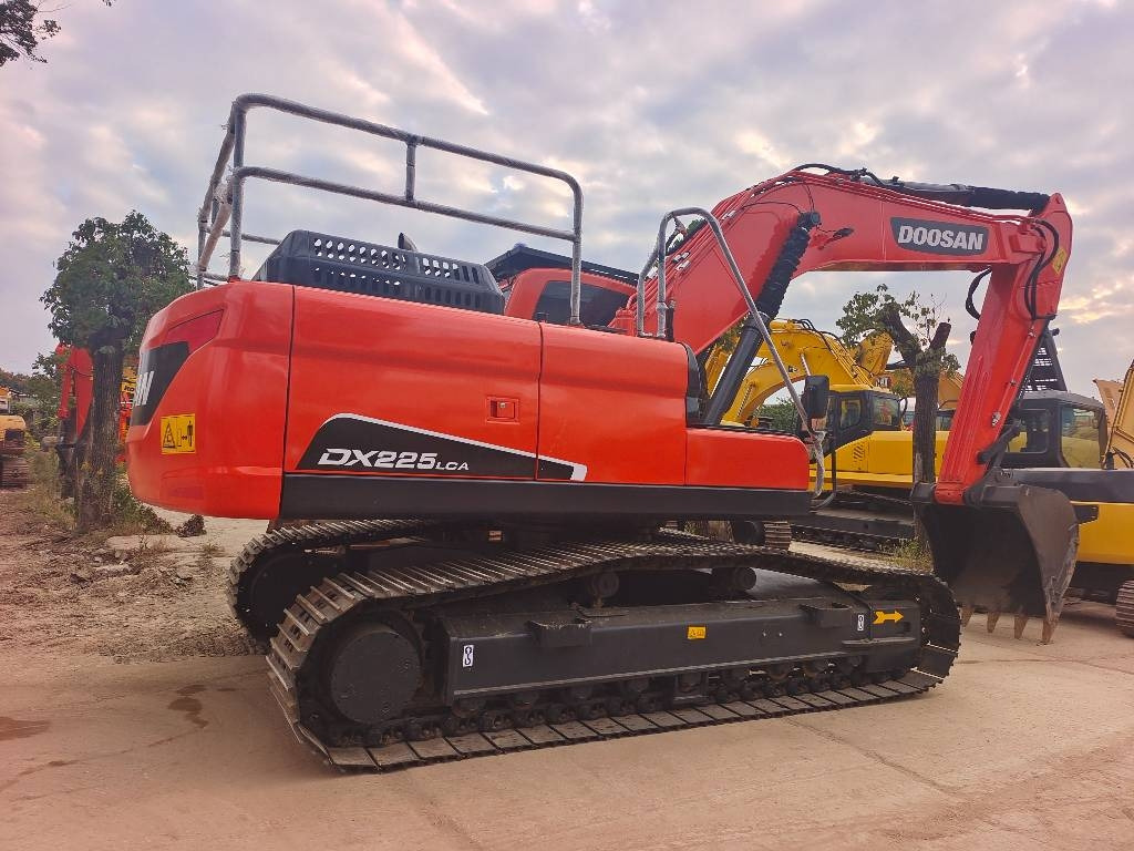 Bager gusjeničar Doosan DX 225: slika Bager gusjeničar Doosan DX 225