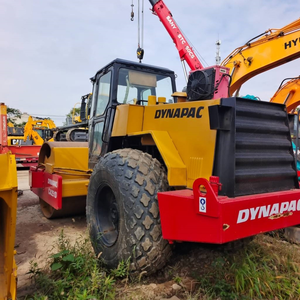 Dynapac CA 251 D - Bager gusjeničar: slika Dynapac CA 251 D - Bager gusjeničar Dynapac CA 251 D - Bager gusjeničar: slika Dynapac CA 251 D - Bager gusjeničar