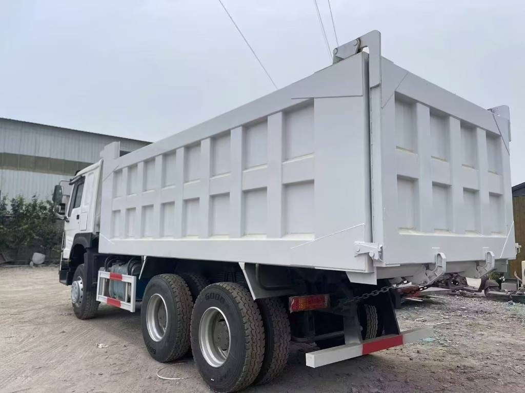 Howo 371 - Kiper prikolica: slika Howo 371 - Kiper prikolica Howo 371 - Kiper prikolica: slika Howo 371 - Kiper prikolica